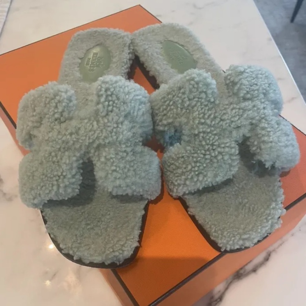 HEREMES LIMITED EDITION ORAN SHEARLING SANDAL💎💎 - Picture 2 of 8